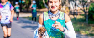 Maratona con cucciolo: la storia di Khemjira e Chombueng